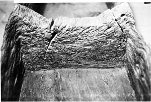 Détail de l'un des renforts transversaux de la pirogue de Buthiers-et-Avouay